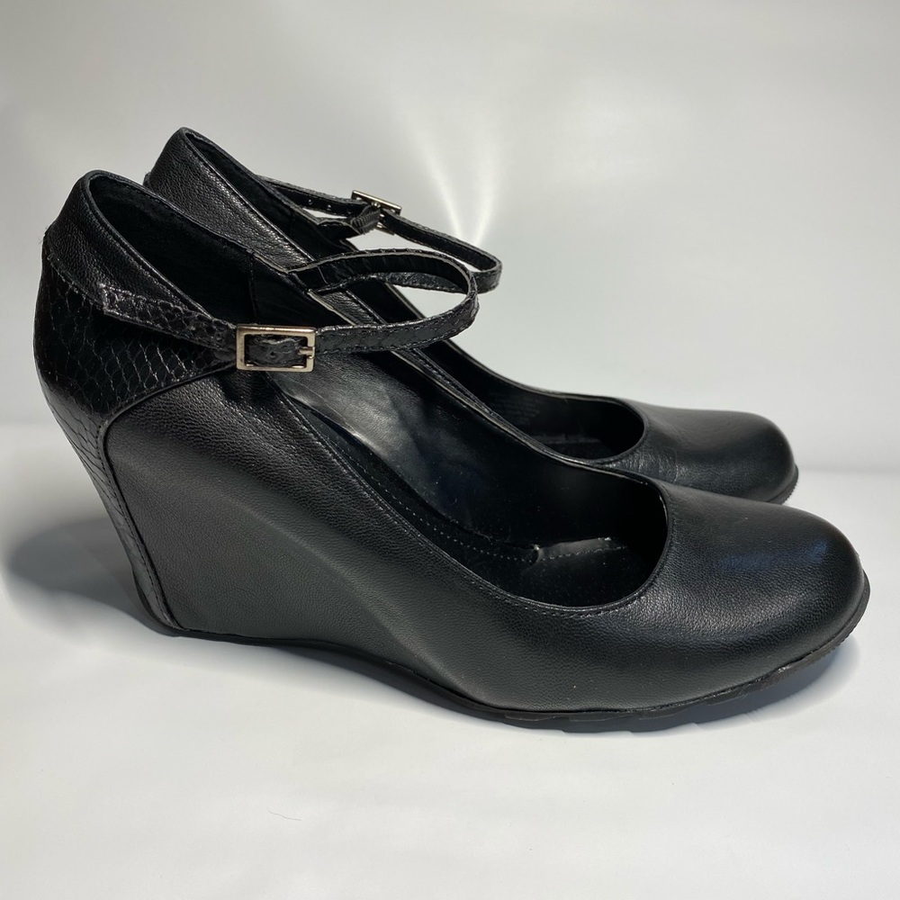Kenneth Cole Reaction Black Leather wedges